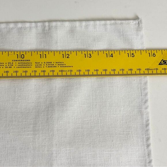 Vintage Handmade Embroidered Wreath Christmas Tea Towel - Picture 5 of 6